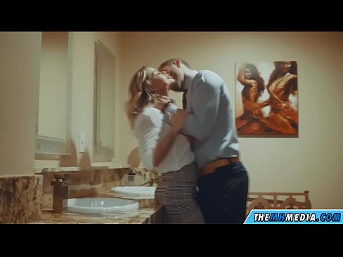 ❤️ Når en barmfagre blondine forfører deg på et offentlig toalett ❤ Sexvideo ved no.xxxtun.ru ❌️